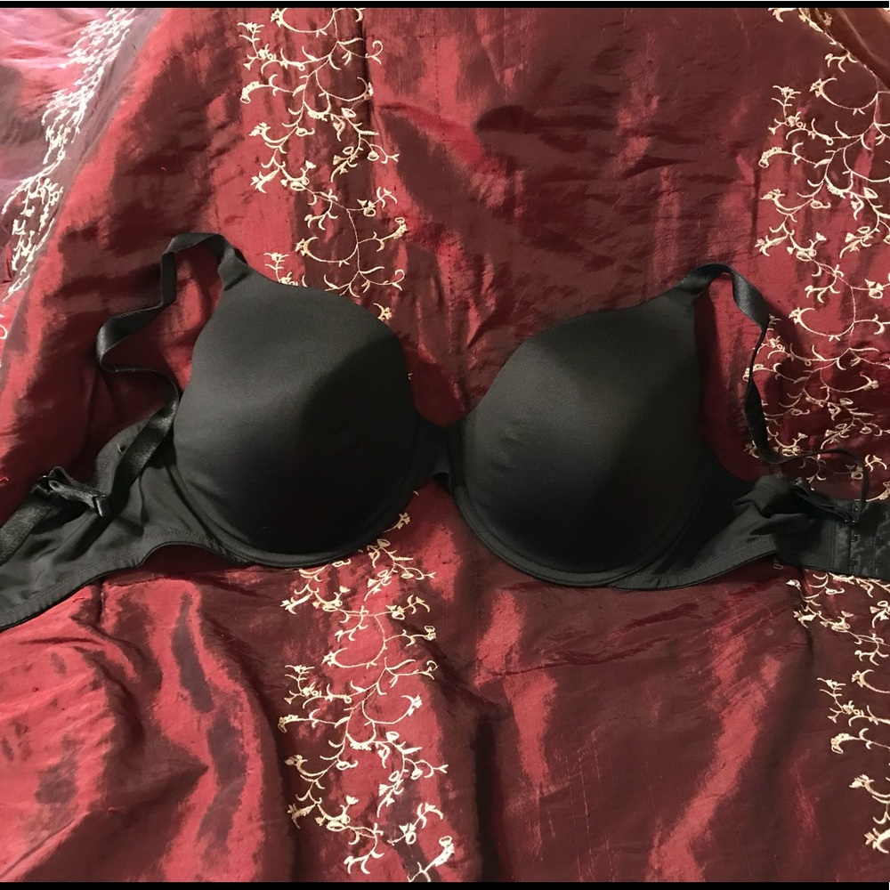 38DD Maidenform bra